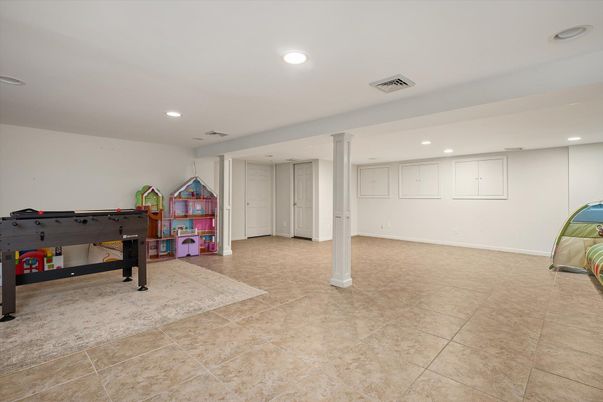 Game Room, Interior, Recessed Lighting