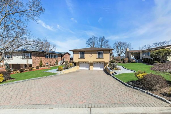 Attached, Exterior, Facade, Brick Facade, Raised Ranch