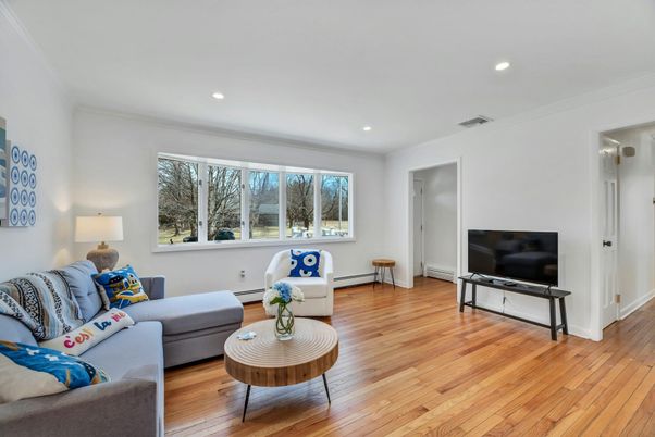 Interior, Living room, Recessed Lighting, Wood Texture Flooring
