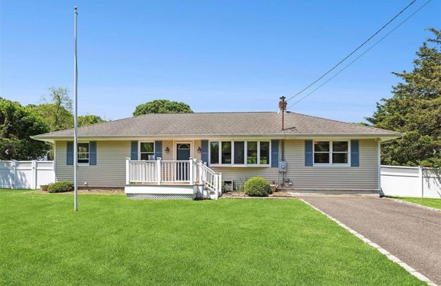 Backyard, Exterior, Facade, Ranch