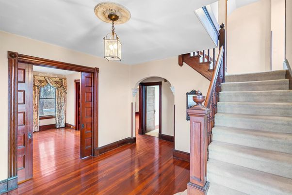 Interior, Pendant Lights, Wood Texture Flooring