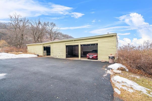 Detached Garage, Exterior