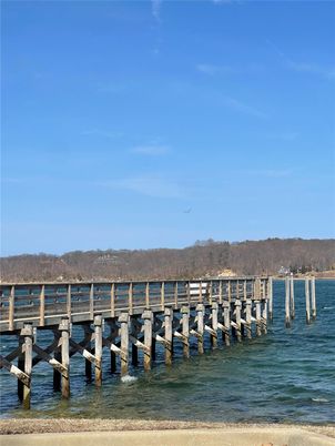 Exterior, Lake