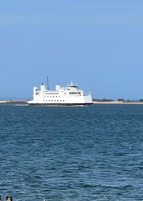 Exterior, Lake