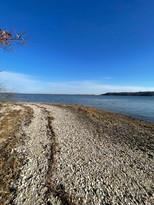 Exterior, Lake