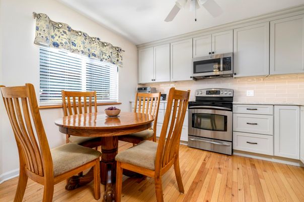 Dining room, Interior, Kitchen, Stainless Steel Appliances, Wood Texture Flooring
