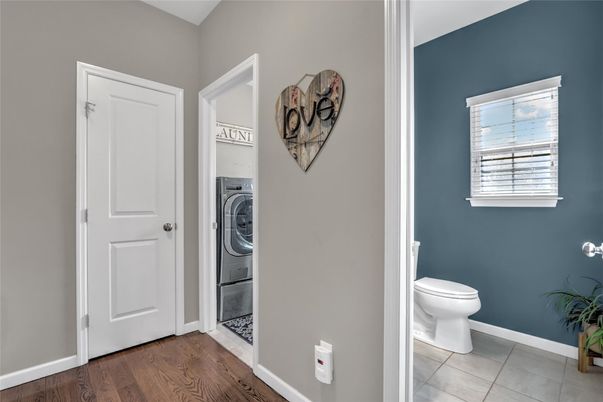 Interior, Utility Closets, Washer, Wood Texture Flooring