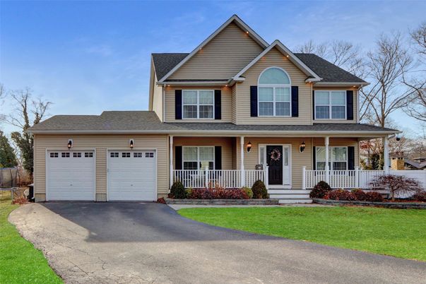 Attached, Exterior, Facade, Farmhouse
