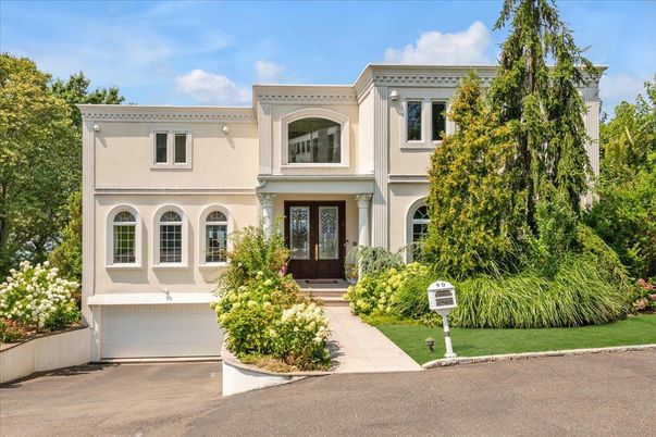 Attached, Exterior, Facade, Mediterranean