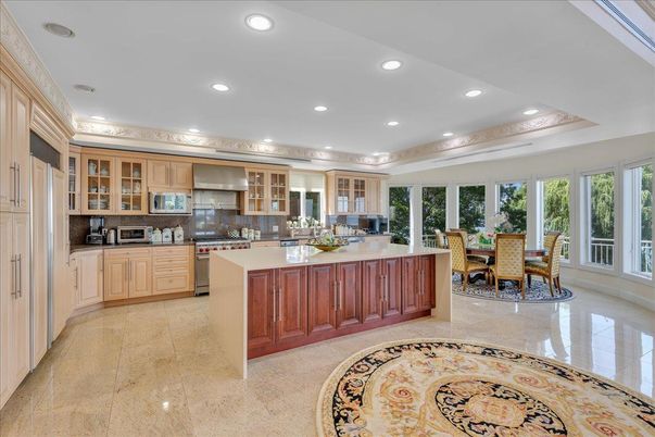 Dining room, Interior, Kitchen, Recessed Lighting, Stainless Steel Appliances