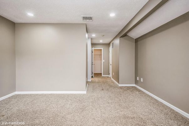 Empty room, Interior, Recessed Lighting