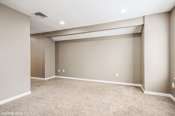 Empty room, Interior, Recessed Lighting