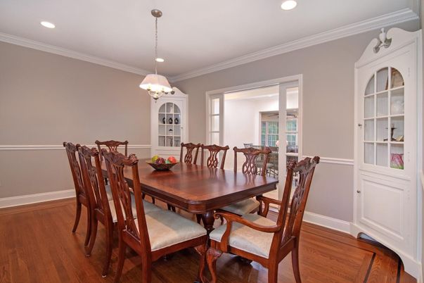 Chandelier, Dining room, Interior, Recessed Lighting, Wood Texture Flooring
