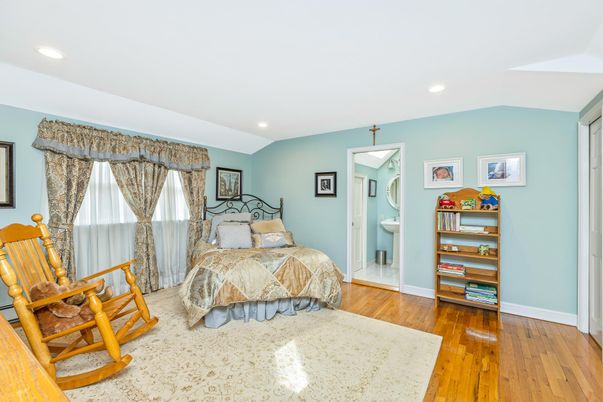 Bathroom, Bedroom, Interior, Recessed Lighting, Wood Texture Flooring