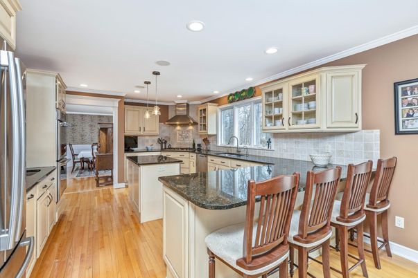 Dining room, Interior, Kitchen, Pendant Lights, Recessed Lighting, Stainless Steel Appliances, Wood Texture Flooring