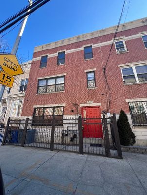 Exterior, Facade, Brick Facade, Rowhouse