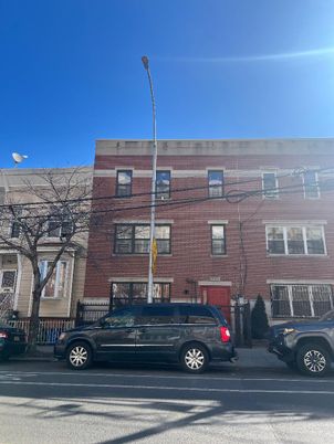 Exterior, Facade, Brick Facade, Rowhouse