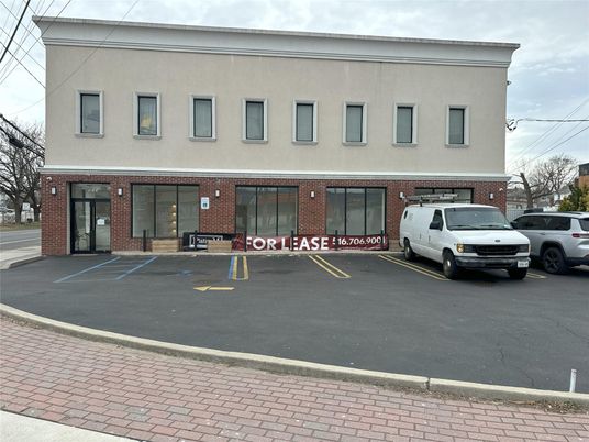 Exterior, Facade, Brick Facade, Rowhouse