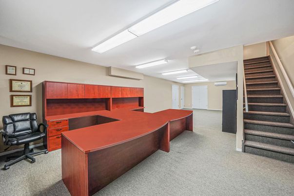 Home Office, Interior