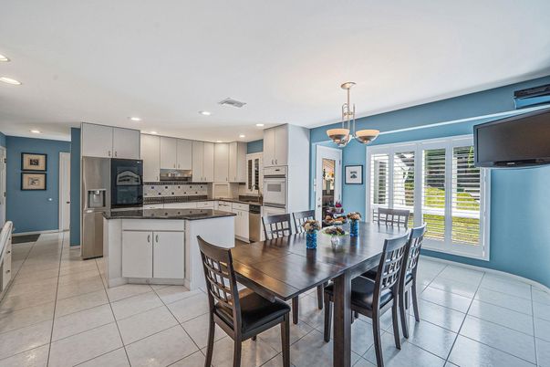 Dining room, Interior, Kitchen, Pendant Lights, Recessed Lighting, Stainless Steel Appliances