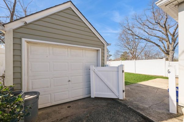 Detached Garage, Exterior