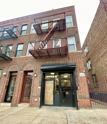 Exterior, Facade, Brick Facade, Rowhouse