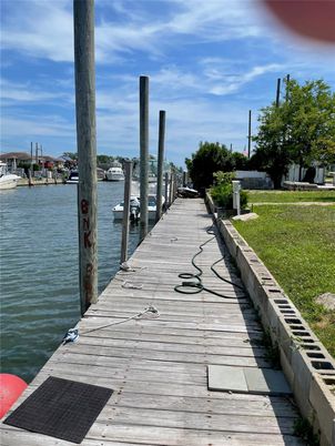 Exterior, Lake