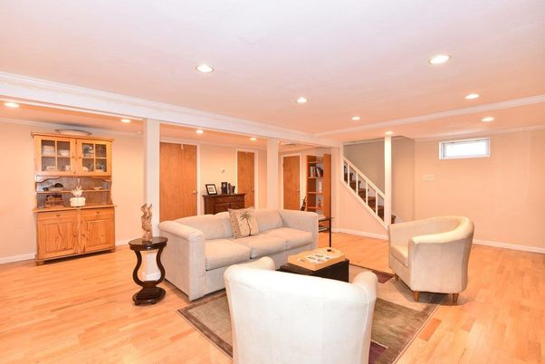 Interior, Living room, Recessed Lighting, Wood Texture Flooring