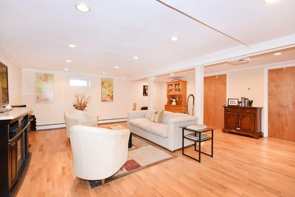 Interior, Living room, Recessed Lighting, Wood Texture Flooring