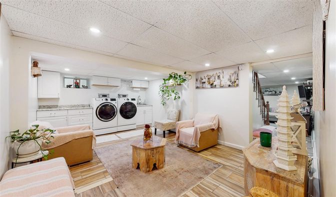 Interior, Living room, Recessed Lighting, Washer, Wood Texture Flooring