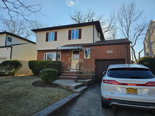 Attached, Exterior, Facade, Brick Facade, Split Level