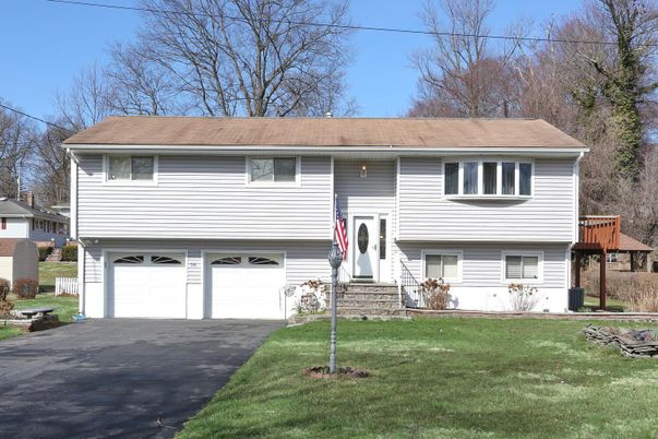 Attached, Exterior, Facade, Raised Ranch