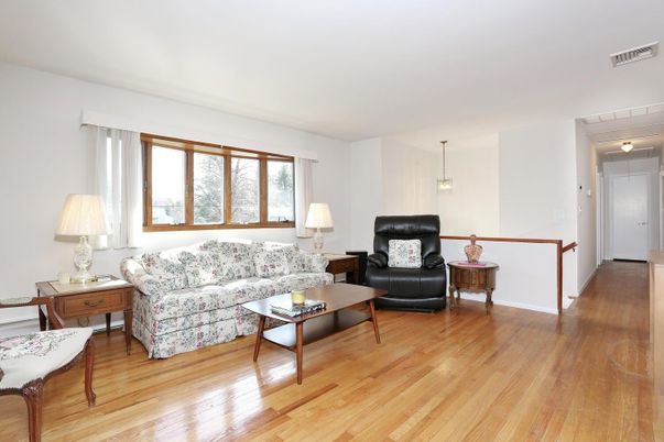 Interior, Living room, Pendant Lights, Wood Texture Flooring