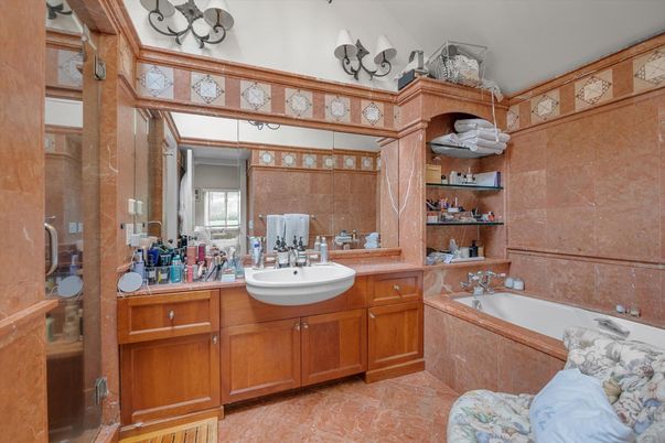 Bathroom, Dual Sink Vanities, Interior
