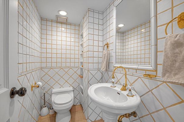 Bathroom, Interior, Recessed Lighting