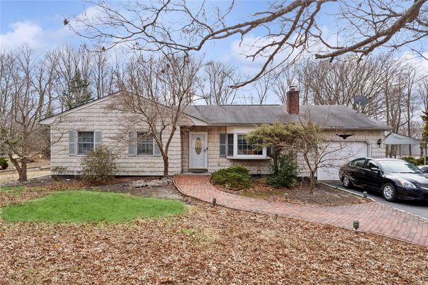 Attached, Exterior, Facade, Cape Cod