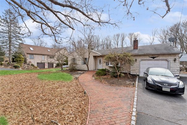 Attached, Exterior, Facade, Cape Cod