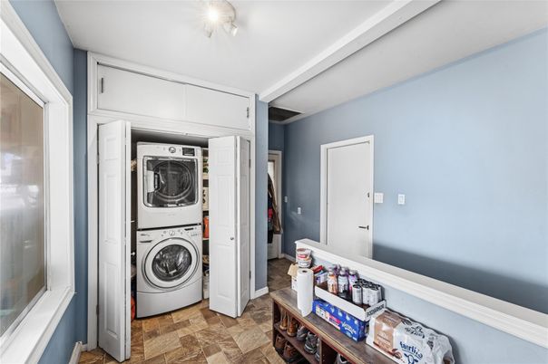 Interior, Utility Closets, Washer, Wood Texture Flooring