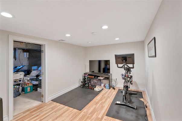 Fitness Equipment, Interior, Recessed Lighting, Wood Texture Flooring