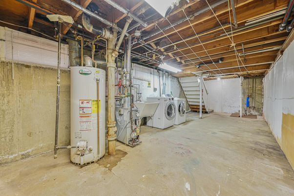 Interior, Washer, Wooden Beams