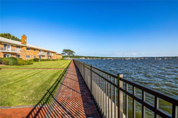 Exterior, Lake