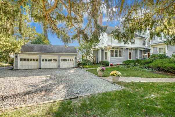 Attached, Exterior, Facade, Cape Cod