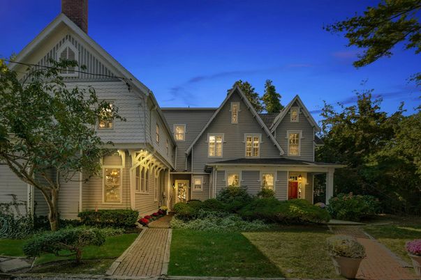 Exterior, Facade, Queen Anne Victorian