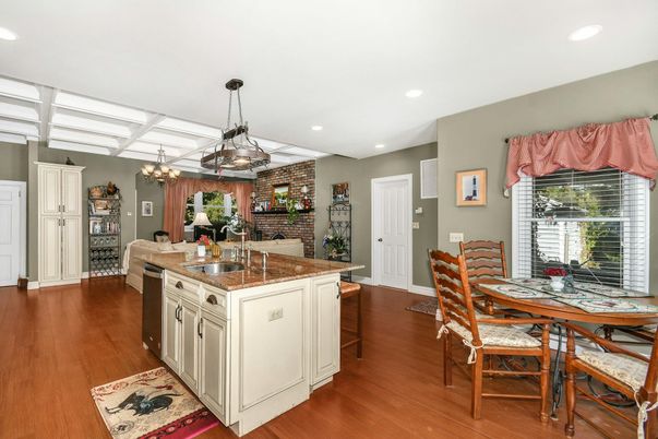 Chandelier, Dining room, Interior, Kitchen, Pendant Lights, Recessed Lighting, Wood Texture Flooring