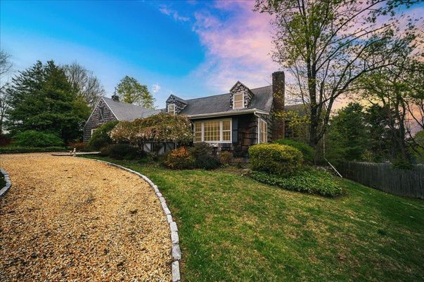 Backyard, Exterior, Facade, Cape Cod