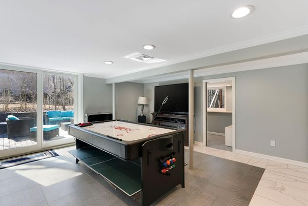 Game Room, Interior, Recessed Lighting