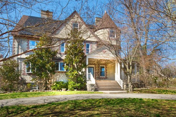 Exterior, Facade, Queen Anne Victorian
