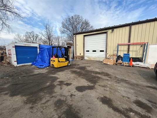 Detached Garage, Exterior