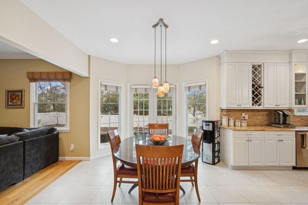 Dining room, Interior, Kitchen, Pendant Lights, Recessed Lighting, Wood Texture Flooring
