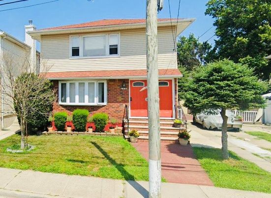 Exterior, Facade, Brick Facade, American Foursquare